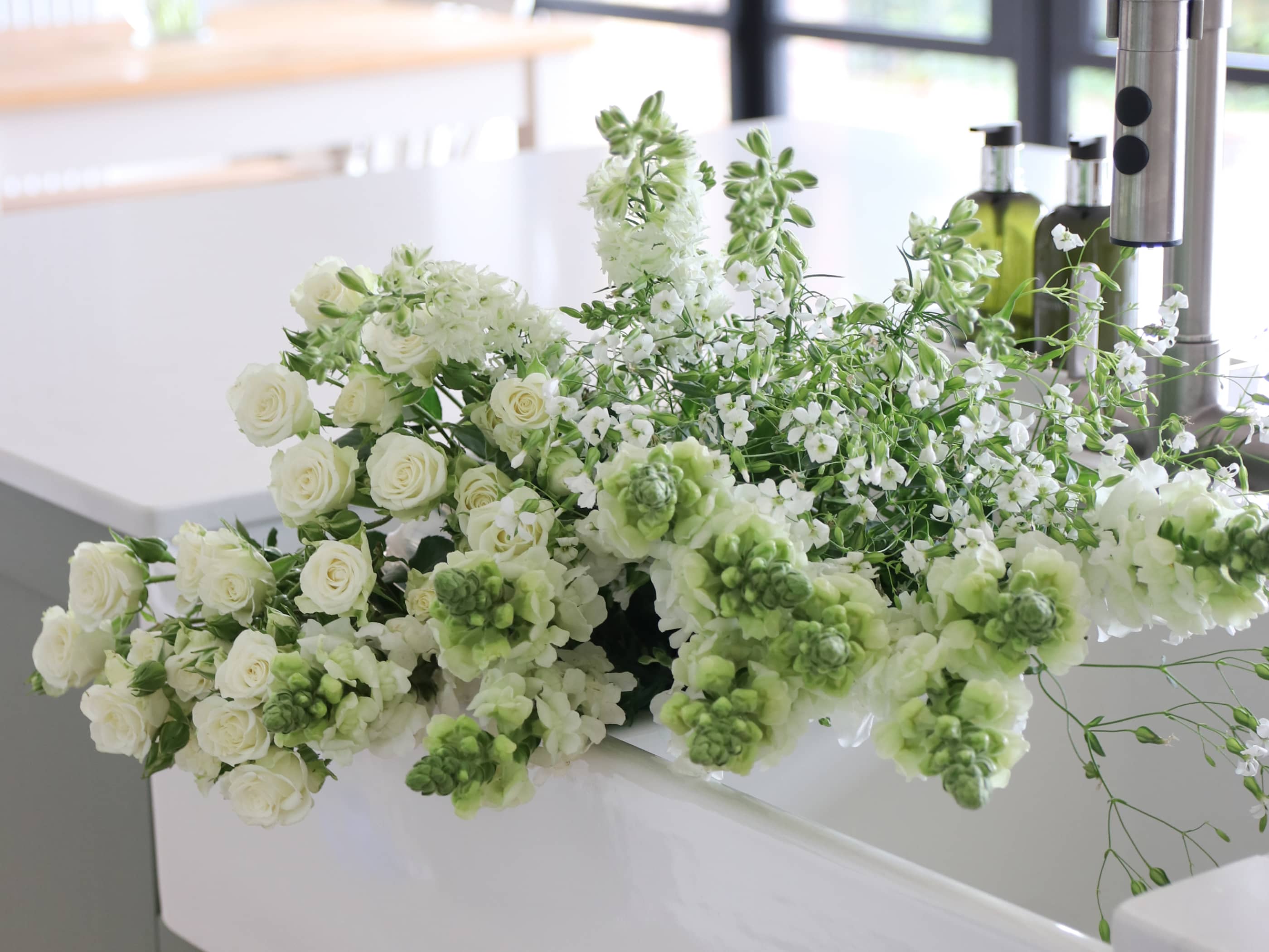 Can I Do My Own Wedding Flowers, or Should I Hire A Wedding Florist?